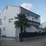 Luxury Melissa