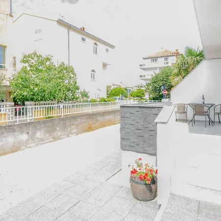 Luxury Melissa Apartman