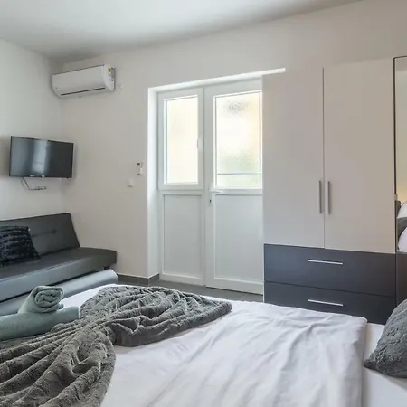 Luxury Melissa Apartment