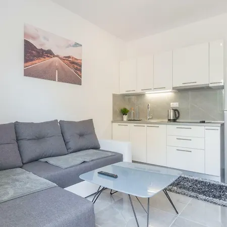 Luxury Melissa Vodice