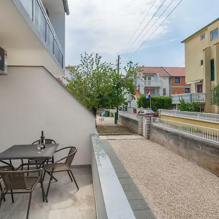 Luxury Melissa Vodice