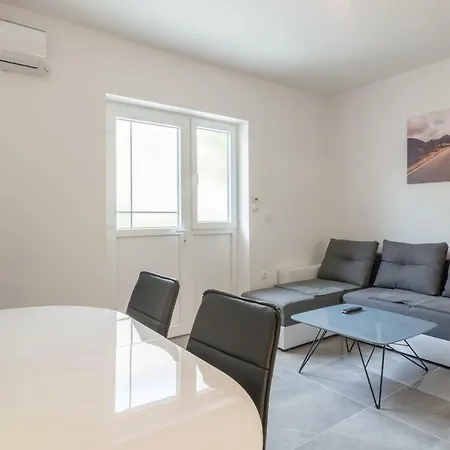 Luxury Melissa Vodice