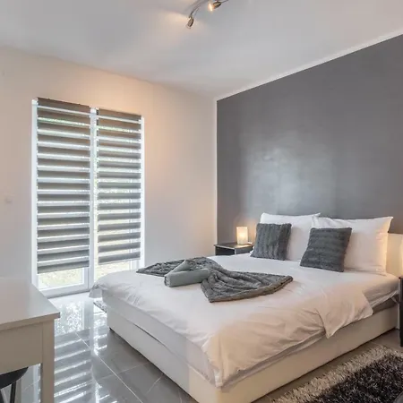 Luxury Melissa Vodice