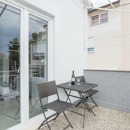 Luxury Melissa Vodice