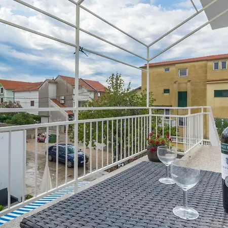 Luxury Melissa Vodice