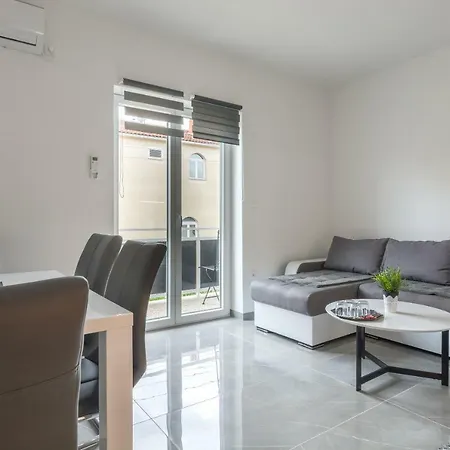 Luxury Melissa דירה וודיצה