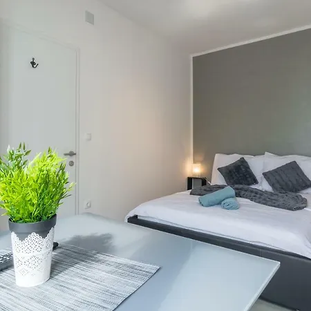 Luxury Melissa Vodice