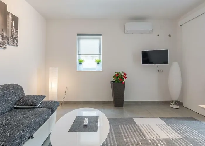 Luxury Melissa Vodice