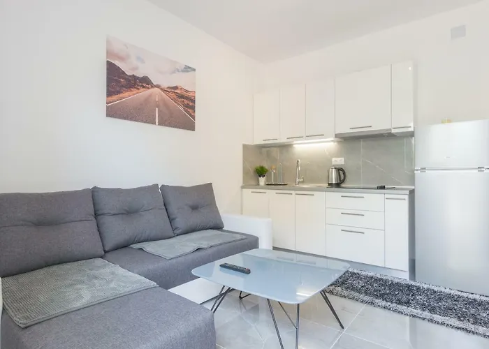 Luxury Melissa Vodice