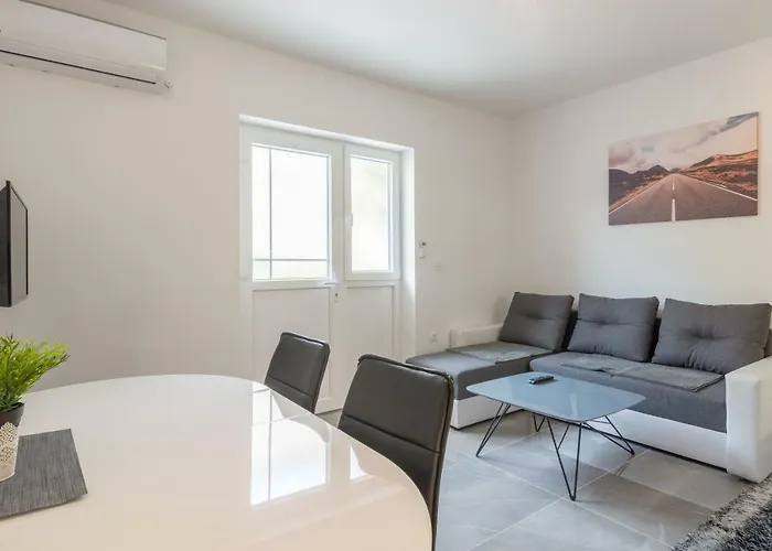 Luxury Melissa Vodice