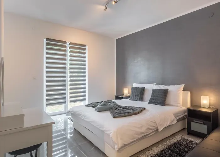 Luxury Melissa Vodice