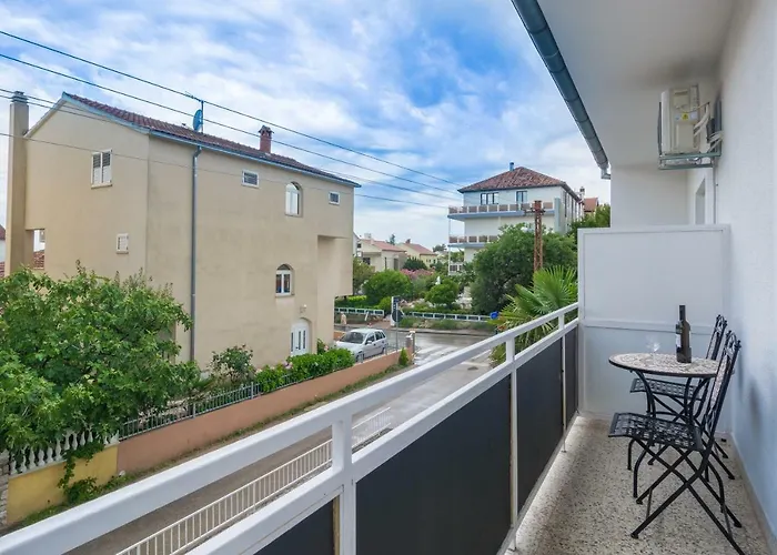 Luxury Melissa Vodice