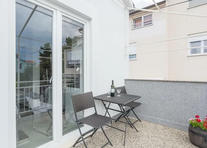 Luxury Melissa Vodice