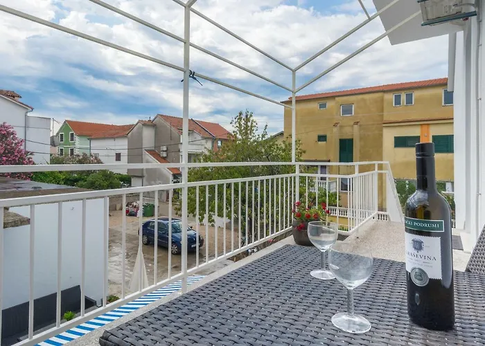 Luxury Melissa Vodice