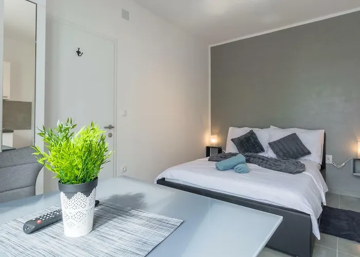 Luxury Melissa Vodice